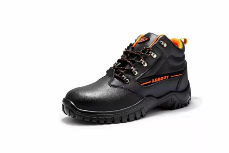 焊接作业就穿耐高温安全鞋防护够吗？